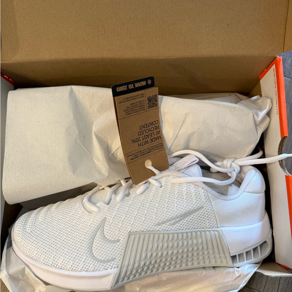 Nike Men's White and Silver Athletic Shoes Metcon 9